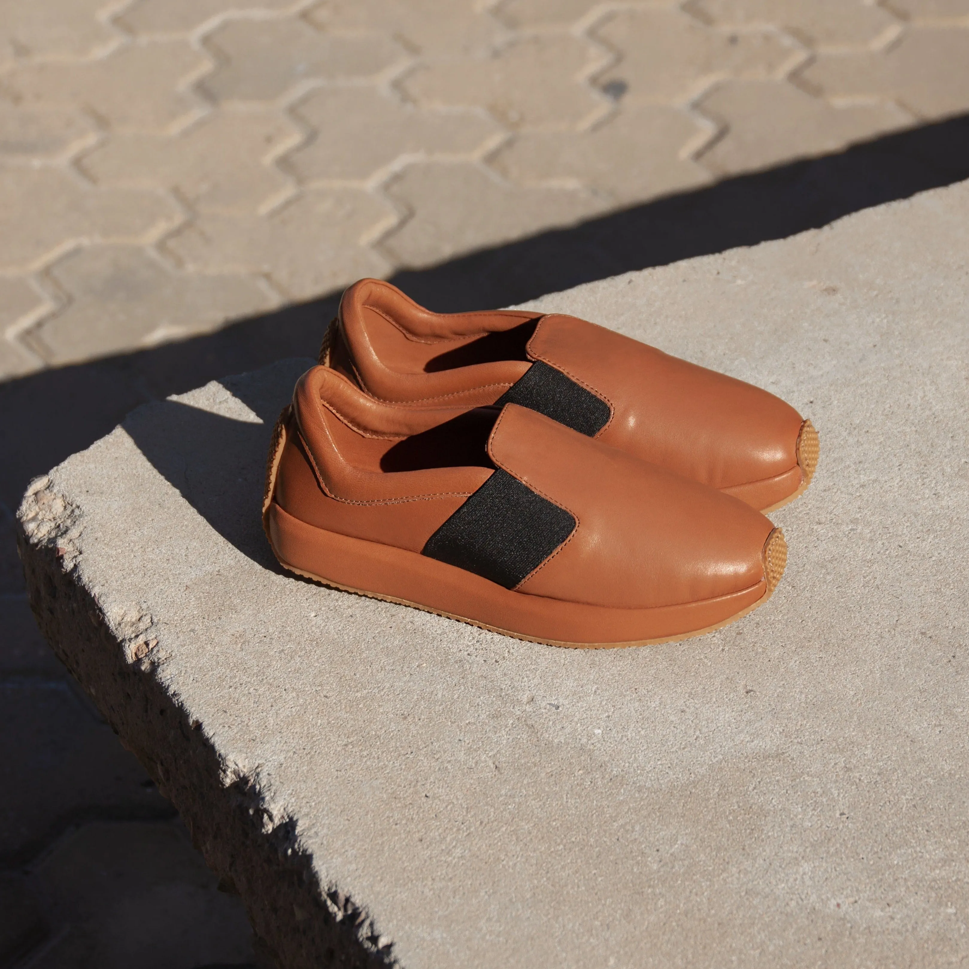 Meela tan sneaker