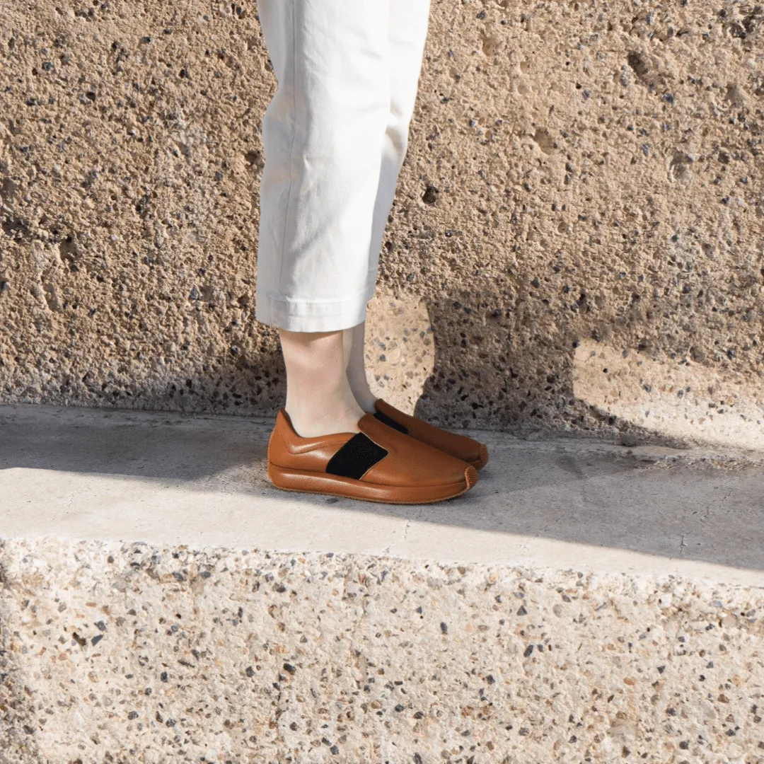 Meela tan sneaker
