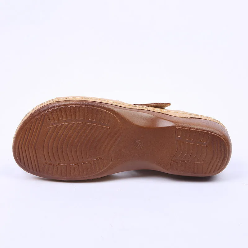 Women's low-heeled sandals lead to hollow hooks