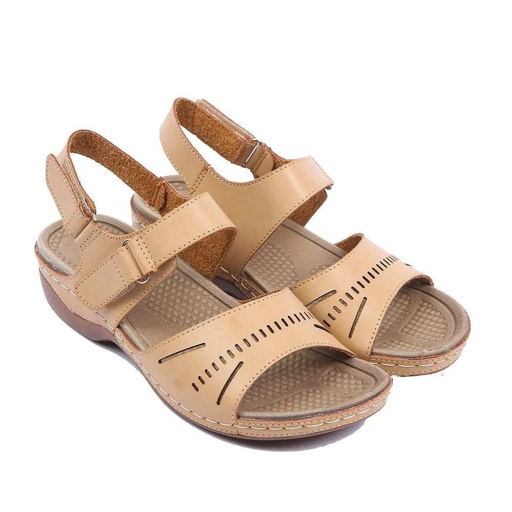 Women's low-heeled sandals lead to hollow hooks