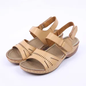 Women's low-heeled sandals lead to hollow hooks