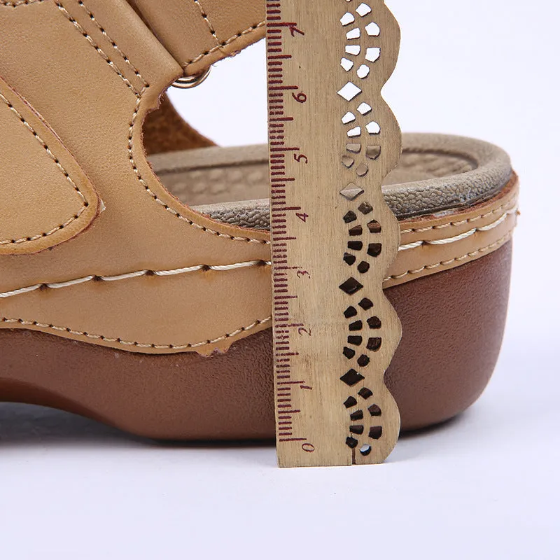 Women's low-heeled sandals lead to hollow hooks